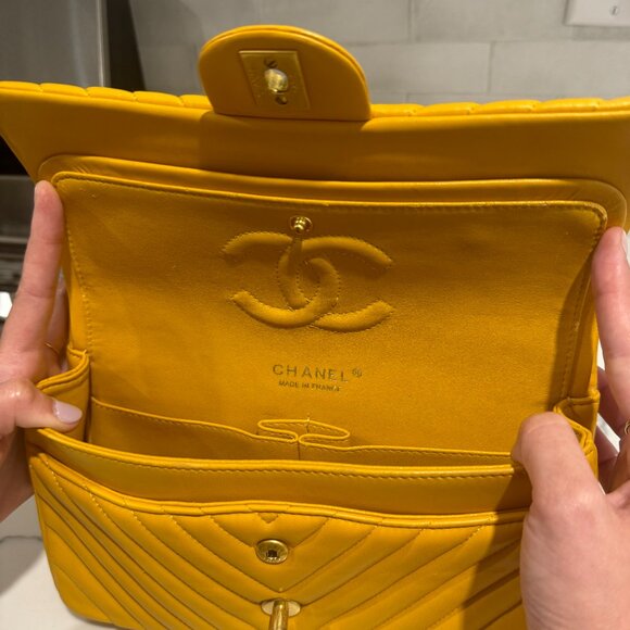 Chanel Yellow Lambskin Medium Classic Double Flap Shoulder Bag 10884668 - Picture 13 of 16